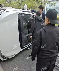 ����ͻ������Լ��ײ�úü��ڻ������󷭳������ϻ��г˿͡�