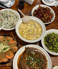 �ڼ��ˣ�·������߽���һ��С���ӣ���Ȼ��ô�·�