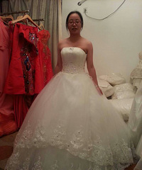 二十四桥 一件婚纱+一件礼服共455元