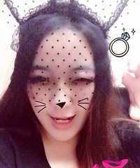 90年喜欢宠物大眼萌妹纸