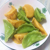 自己做的彩色水饺哦