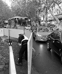 人民东路昨天早上大堵车 又是施工队惹的祸