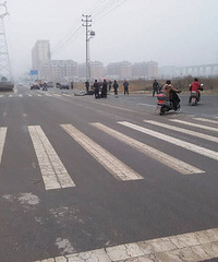 孝顺都市新城路上挺惨的车祸~~~