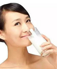 "牛奶虽好,但这9类人最好别喝"