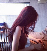 妹子连侧面都那么吸引人!