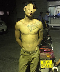 ���ٰ���������֤��ʻ�����ڼ���վ�õ����ˣ������˲�ץ���˵ã�