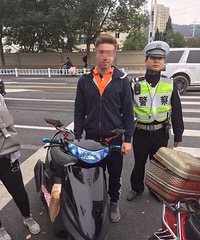 ���ٰ�������������ʡ���ʻĦ�г��ڽ�ͷ���ݸ��־���