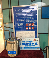 �㳡·����������̯������8�� ��ݰ���һֱ������ȥ