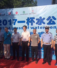 �㳡·����������̯������8�� ��ݰ���һֱ������ȥ