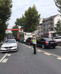 ���쳤�ٵ�һ�죬�ٰ�������ս��·�ϣ�������������·�ߴ�æ���