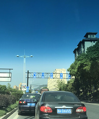 这个路口真的该设个左转车道
