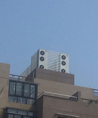 һС��סլ¥��װ��ͨ�Ż�վ��ҵ��Ⱥը���ˣ�