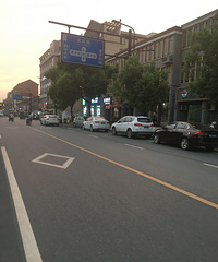 青山湖严管街天柱街,却还是有人违章停车