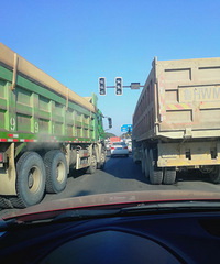 ���·�ں��̵ƻ��ˣ���ʱ���̵���ôС��·������