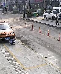 [����]��̶·SUVѹ��Ů�ӣ������Ƶ�ع�