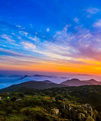 �续һ�㾫�µ�ʫ��С�ǣ�·���ٰ�������ͣһͣ~