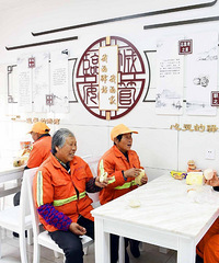 �ٰ������׸����ǹ���վ��