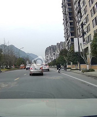 �����ſ��ž���·�м�ͣ������·��������