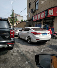 ʯ���ֽ���·�ڣ��ִ�Υͣ·�м䣬�������л����ˣ��������ع⣡