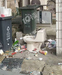 锦江路对面的老小区 状况越来越差了