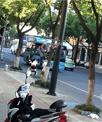 整个马路都是你家?要聊回家聊去