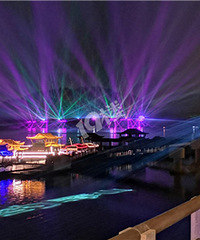 ��ɽ���̵����ƺ�ĵƹ��㣬���ſ�