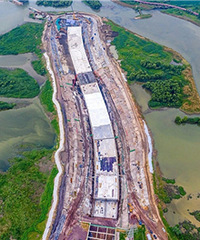 ��ɽ����������һ������ṹ��ǰ�ⶥ