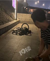 һС���̵��ﳵˤ������ͷ��Ѫ��