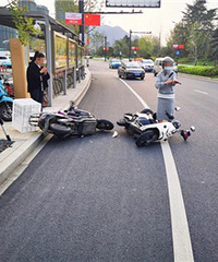 �ٰ�С��δ��ͷ�������У������