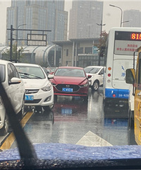 临安这个路口是不是应该更好的整治?
