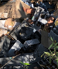 哪个单位在西径山顶投放的垃圾?