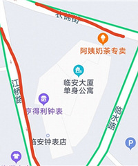 钟楼下面逆行电瓶车有点多