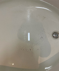 一夜过去水里全是泥沙