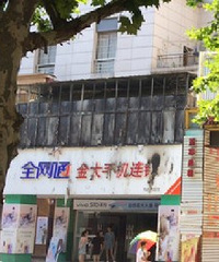 今早新天地入口处突发火灾!