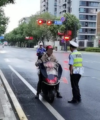 [ͨ]˺ٰﳵƱײڶ컹