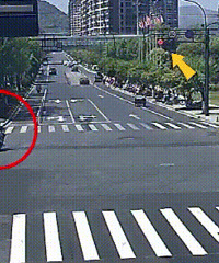 [����]��Ϫ����һ�綯���г�����Ʊ�ײ����