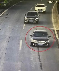 [����]ץ��2�ˣ��������ٰ�������̹���ʹ�üٱң�