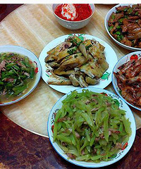 家有老妈就是好!回家就能吃到这么大一桌子菜