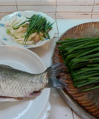 阿杰私房菜---河鲫鱼烤葱