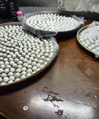 宁波人自己做的正宗汤圆哦,嘿嘿~~~~超级好吃,嘿嘿~~