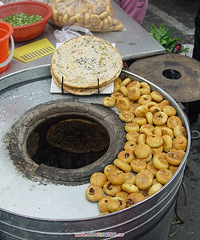 衢州烤饼炉没变,还是跟小时候看到的一样