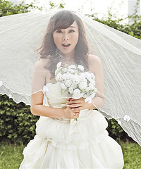 婚姻让她如此向往 这姐们华丽丽的嫁啦