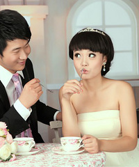 小妹的婚纱照抢先出炉 很像叮当哦