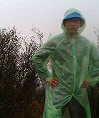 风雨中猛攻顶,黄昏前强下切
