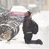 为这事在雪中跪2小时