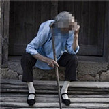 居然对老奶奶下手