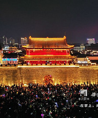 水亭门街区出现不和谐一幕:满地的垃圾让人揪心