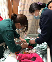 女婴父母车祸昏迷,衢医护士天使轮流当“妈”