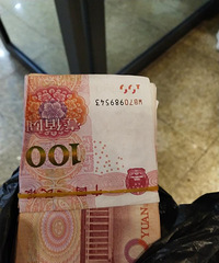 拾金不昧!这名老师给自己的孩子上了一节“最标准的示范课”