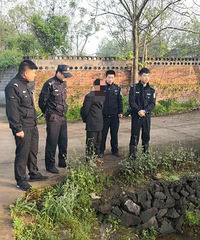 认为自己被死者生前穿过小鞋,衢州七旬老人四年四次砸坟